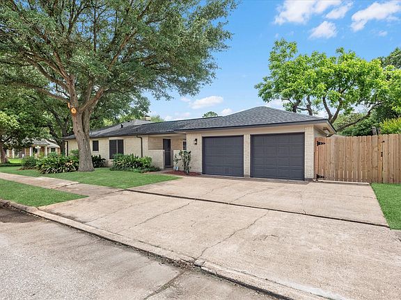 4th image of 4002 Cujanes St