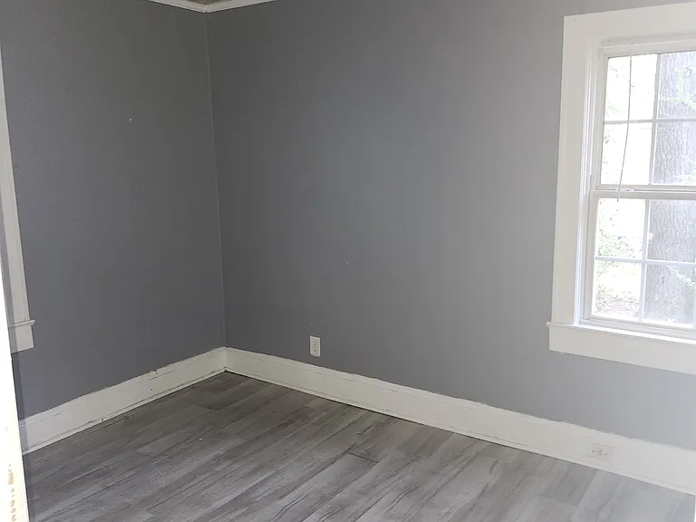 209 Upson Ave — Photo 3