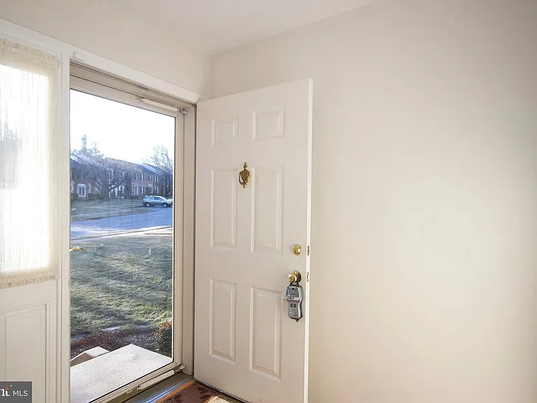 16 Castlehill Ct — Photo 2