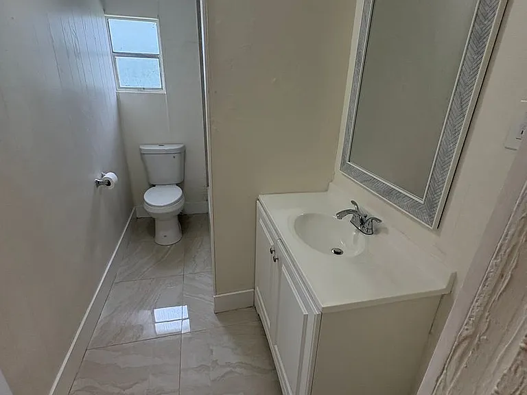 2624 Lee St — Photo 10
