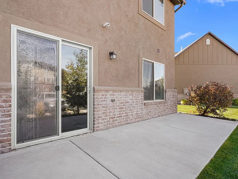 Logan Gateway Apartments — Photo 25