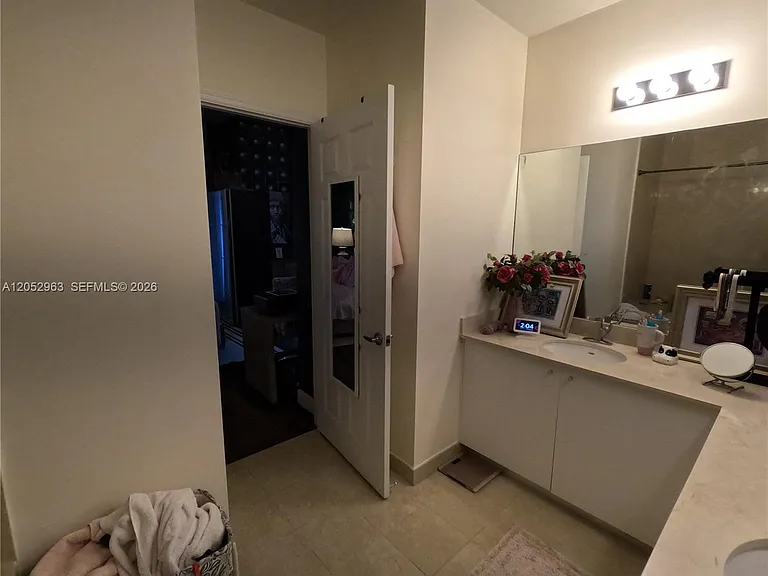 2100 Van Buren St #222 — Photo 6
