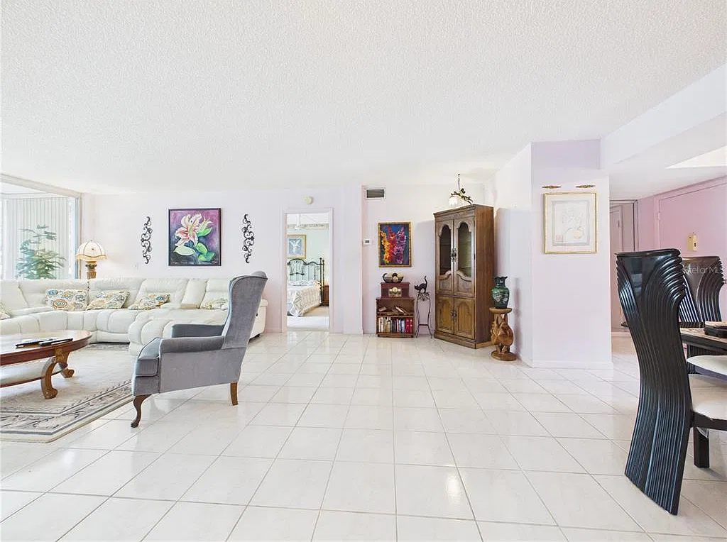 2 bed, 2.0 bath, 1370 sqft, $2,200 — Photo 3