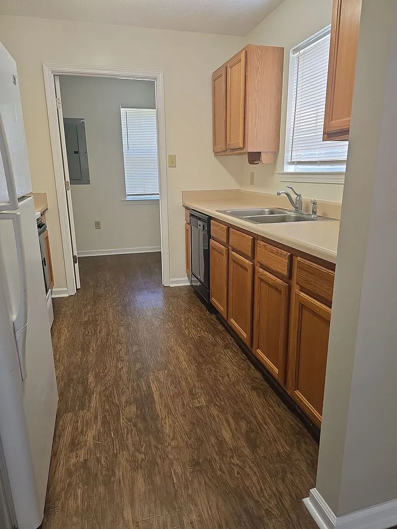 Savannah 2 Bed Townhome for Rent — Photo 4