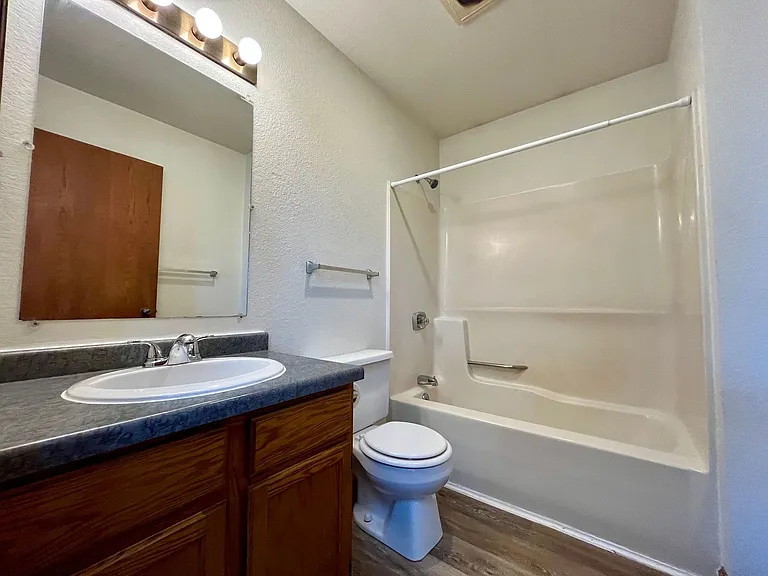 1216 N Point Dr — Photo 10