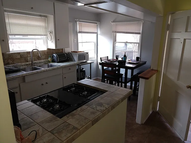 1133 Oliver Ave — Photo 4