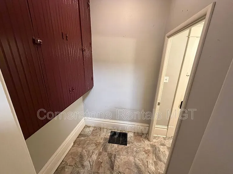 139 6th St NW — Photo 3