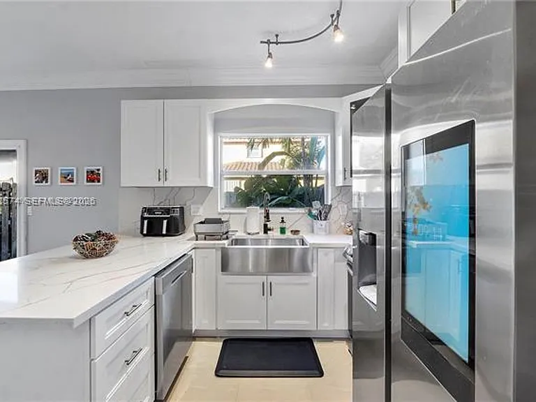 4960 SW 136th Ave #Townhouse 4960 — Photo 1