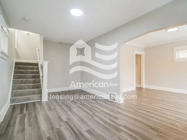 1081628_002_wm_-_living_room_13282599.jpg