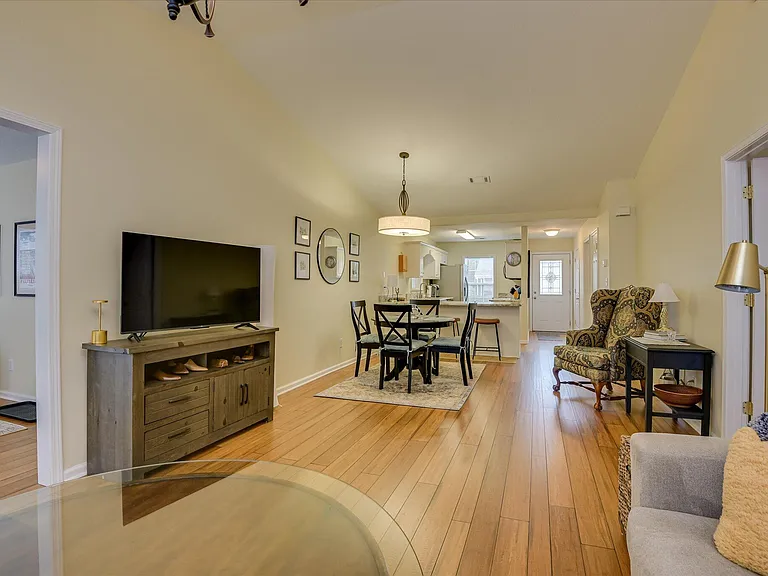 147 Portofino Ln SW — Photo 8