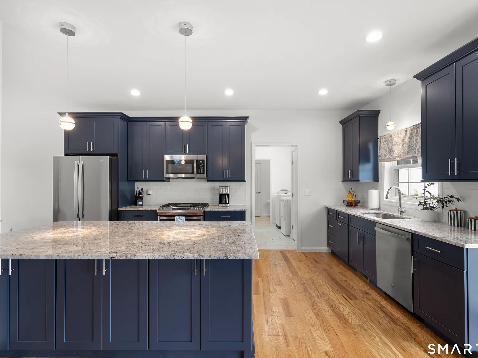 3 bed, 2.5 bath, 1958 sqft, $3,150 — Photo 3
