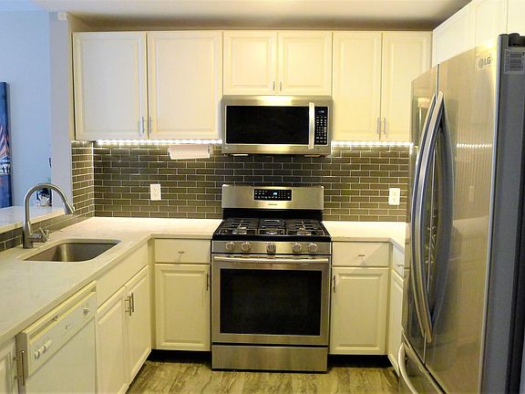 Kitchen (entrance view)