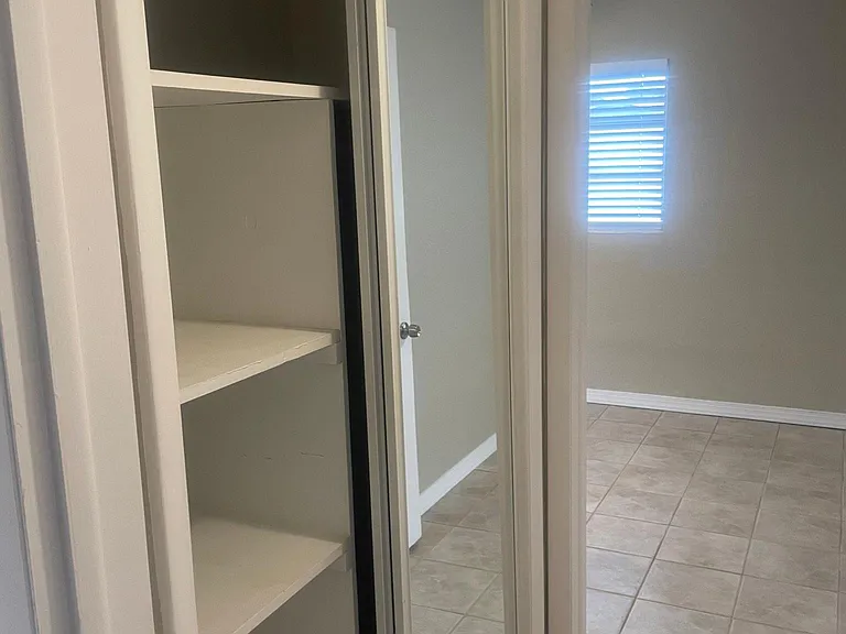 1496 Lakeside Dr — Photo 16