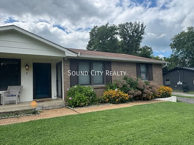 316B Lorna Dr — Photo 2