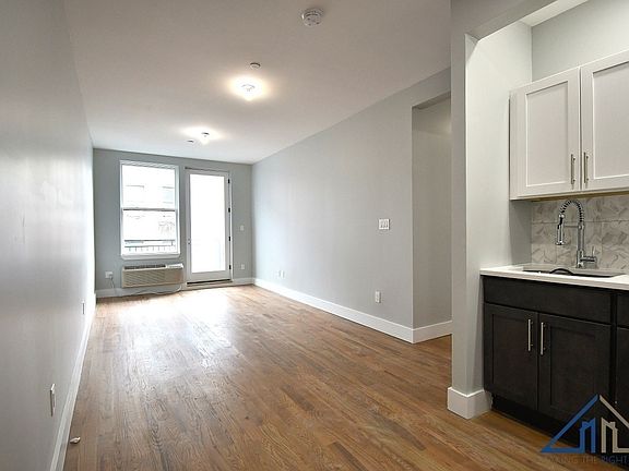 3rd image of 808 Elsmere Pl APT 6D