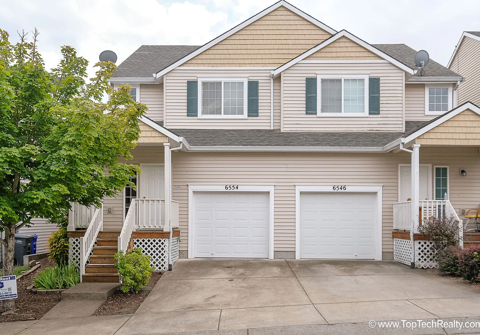 Lovely 3 BD | 2.5 Bath Townhome in Orenco | Near Intel, Nike & MAX! — Photo 1