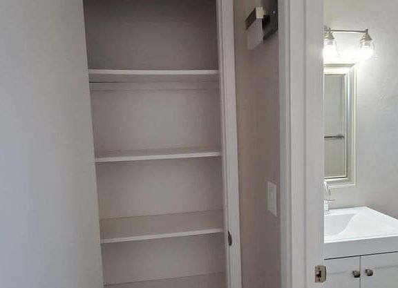 5th image of 3706 E Fairmount St Unit J