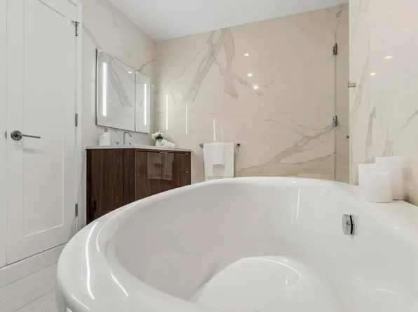 800 Avenue At Port Imperial image 21 of 41