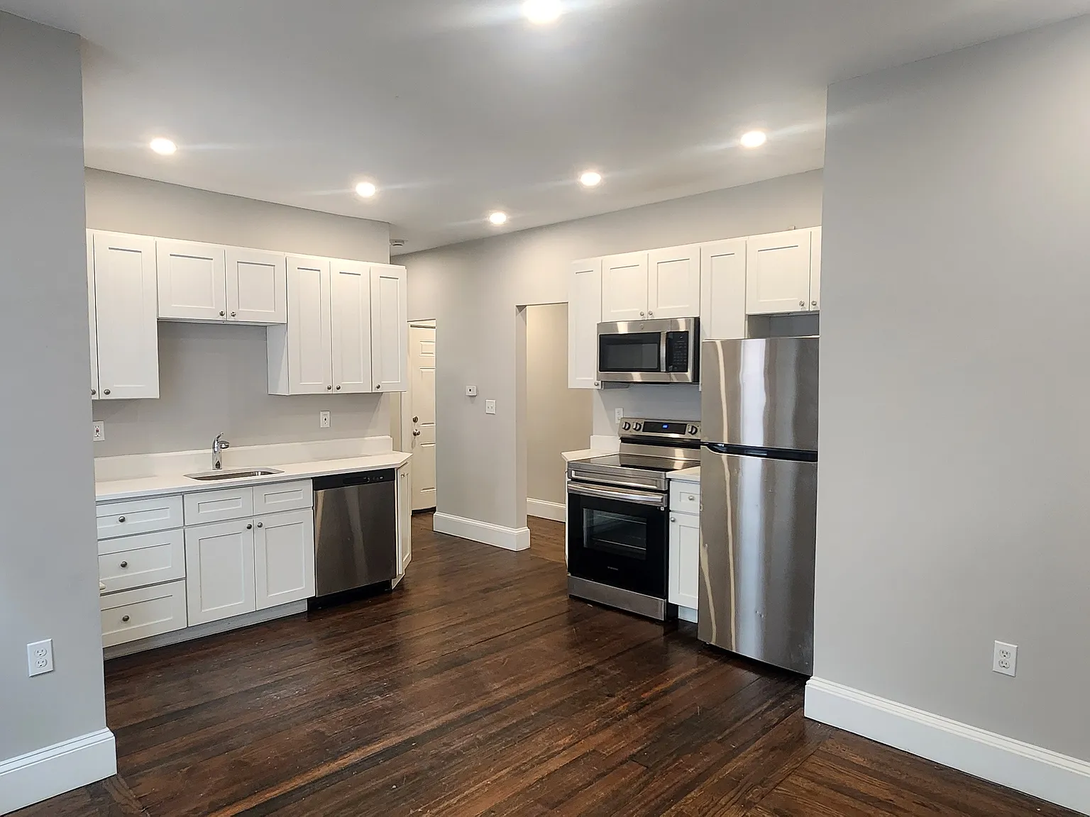 2 bed, 900 sqft, $2,550 — Photo 4