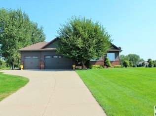 812 Brookside Dr, Jefferson, SD 57038