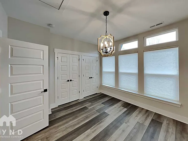 586 W End Dr — Photo 13