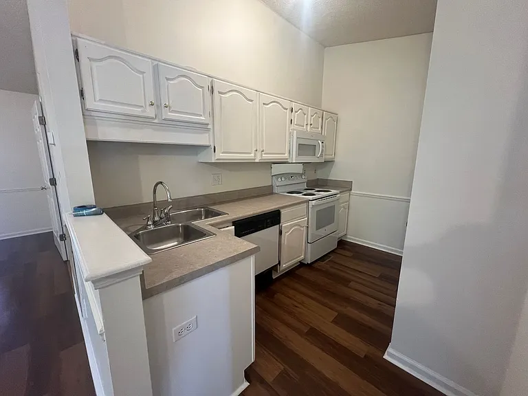 1023 Yellowhammer Ln — Photo 4