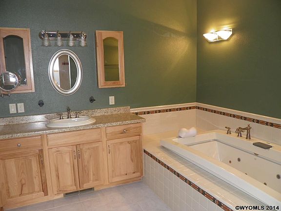 3rd image of 901 Meadowlark Ln