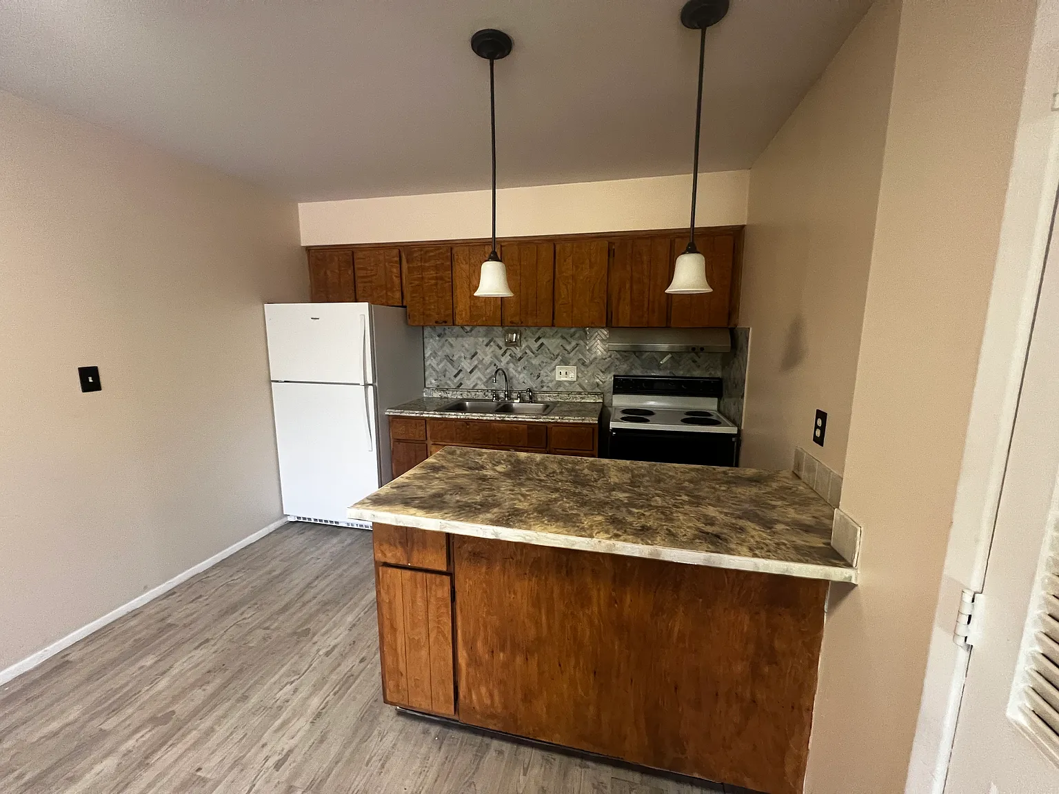 2 bed, 900 sqft, $900 — Photo 4