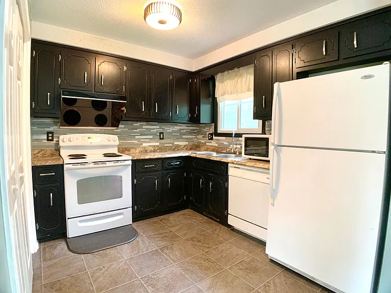 511 Mallory Dr — Photo 7