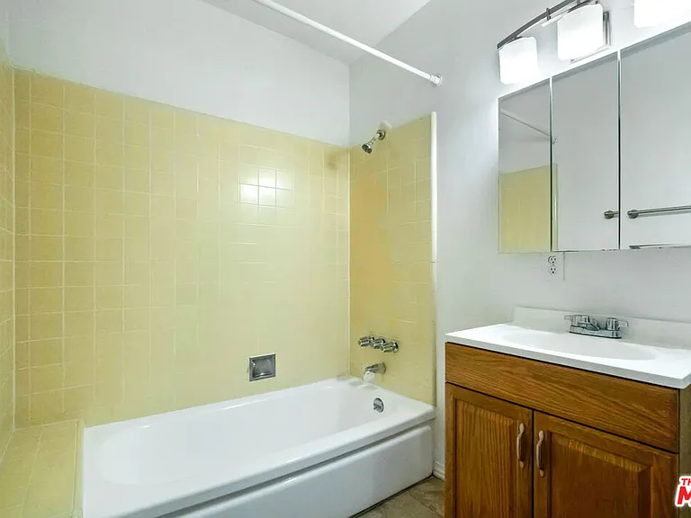 941 N San Vicente Blvd #5 — Photo 14