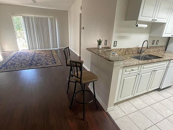 4th image of 400 N Crestwood Ct Court N #417