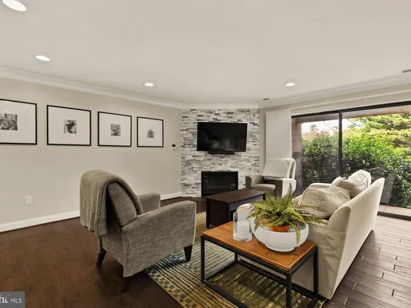 47 Dudley Ct #18, Bethesda, MD 20814