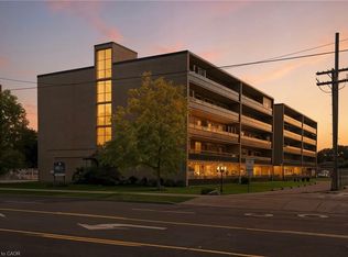 510 Queenston Rd #103, Hamilton, ON L8K1J3