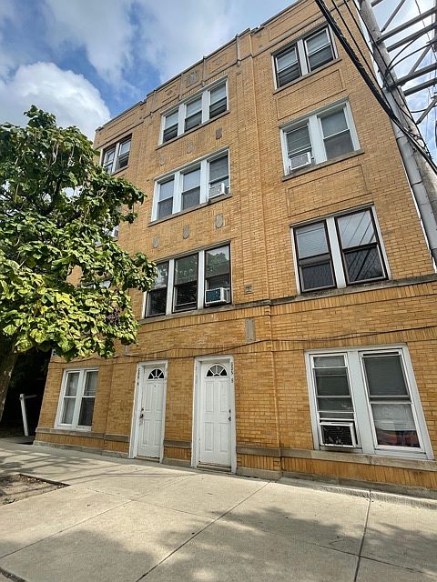 1st image of 3915 N Southport Ave APT Gn