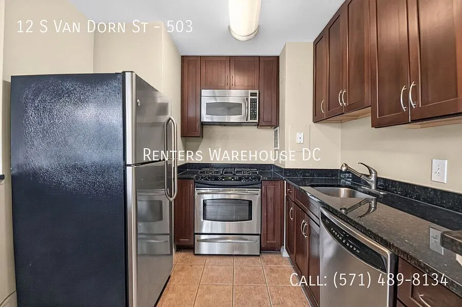 Light-filled 1Bd/1Bth in West End Condos in Alexandria! — Photo 3