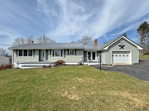 740 Dark Shade Dr, Windber, PA 15963