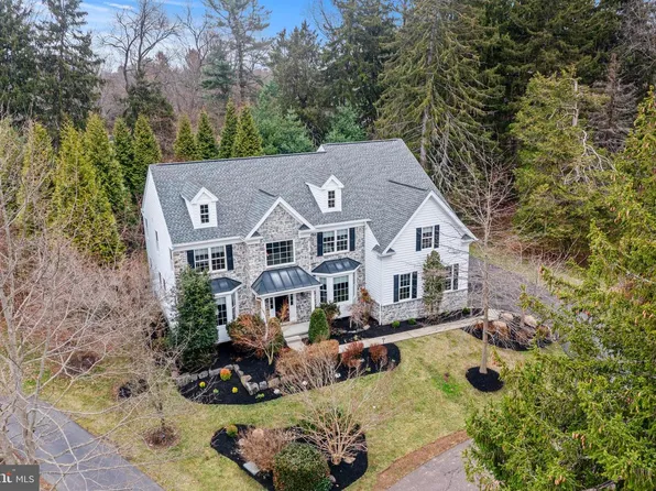 14 Dever Dr, Thornton, PA 19373