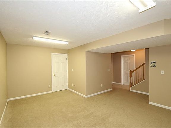 3rd image of 25 Easton Manor Dr