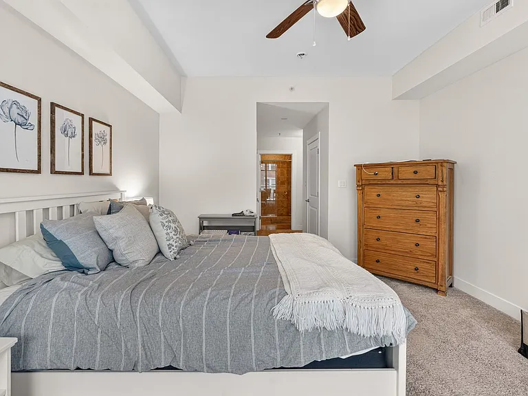 525 Kedzie St — Photo 75