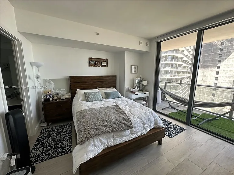 45 SW 9th St #1902 — Photo 3