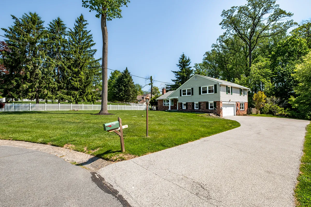 Building Photo - 1390 Paxon Pl