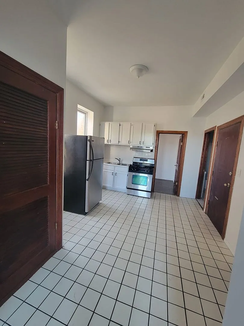 Building Photo - 2230 S Kedzie Ave #3F