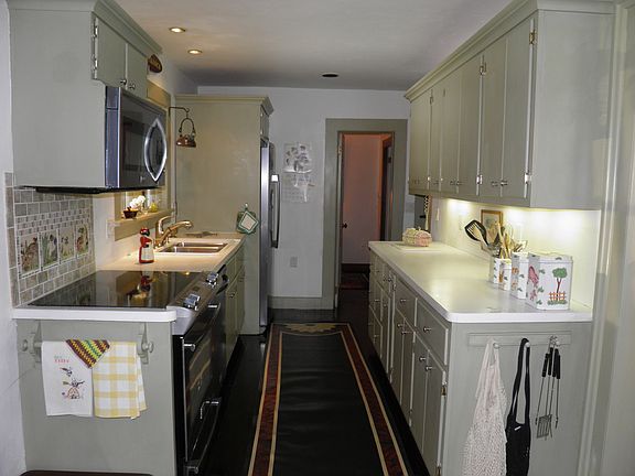 Kitchen w/ wide plank floors