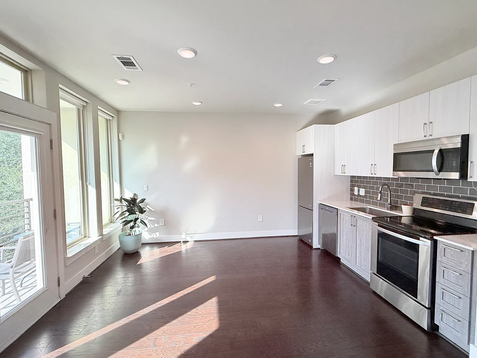 1 bed, 751 sqft, $1,649 — Photo 1