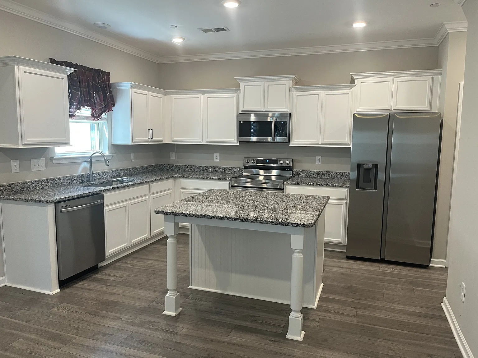 3 bed, 2.0 bath, 1726 sqft, $2,250 — Photo 3
