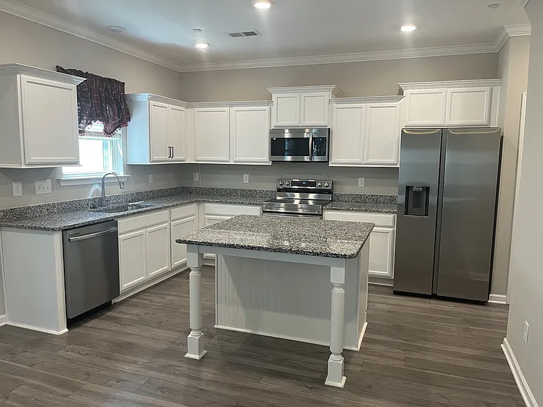 1055 Amber Hills Dr — Photo 3