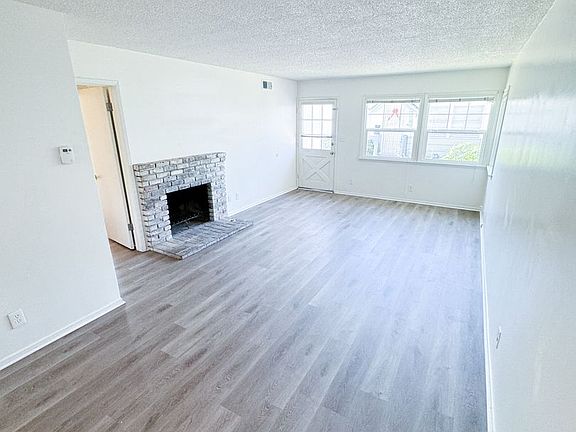 4th image of 1012 S Broadway Unit B