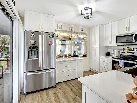 3rd image of 1751 Palmland Drive