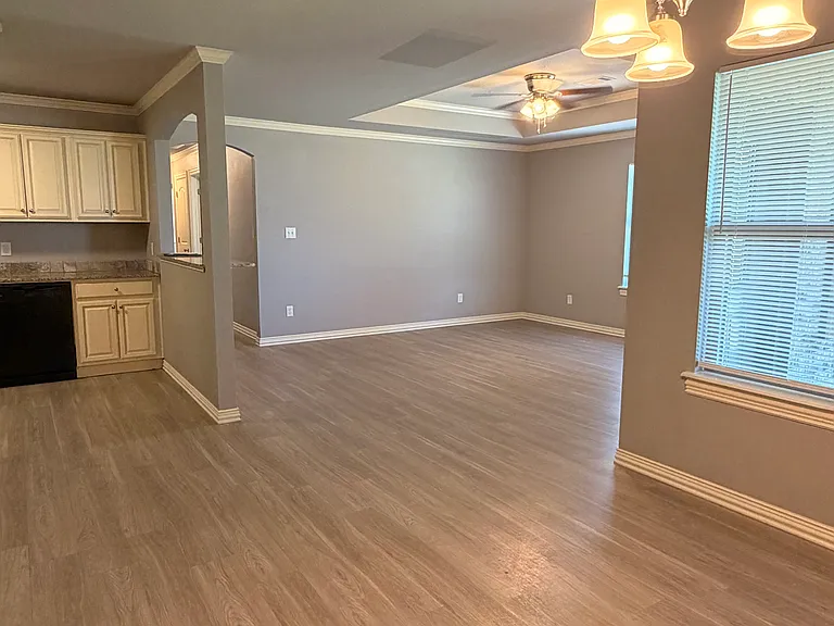 1123 Springhill Rd — Photo 4
