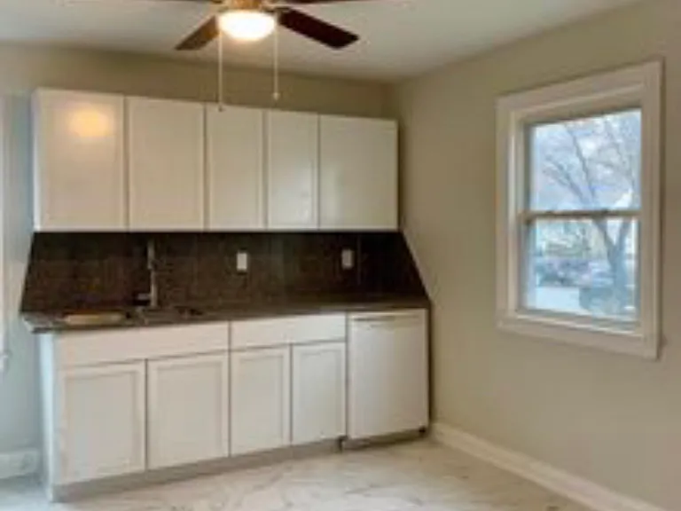 1523 Wurtele Ave — Photo 8